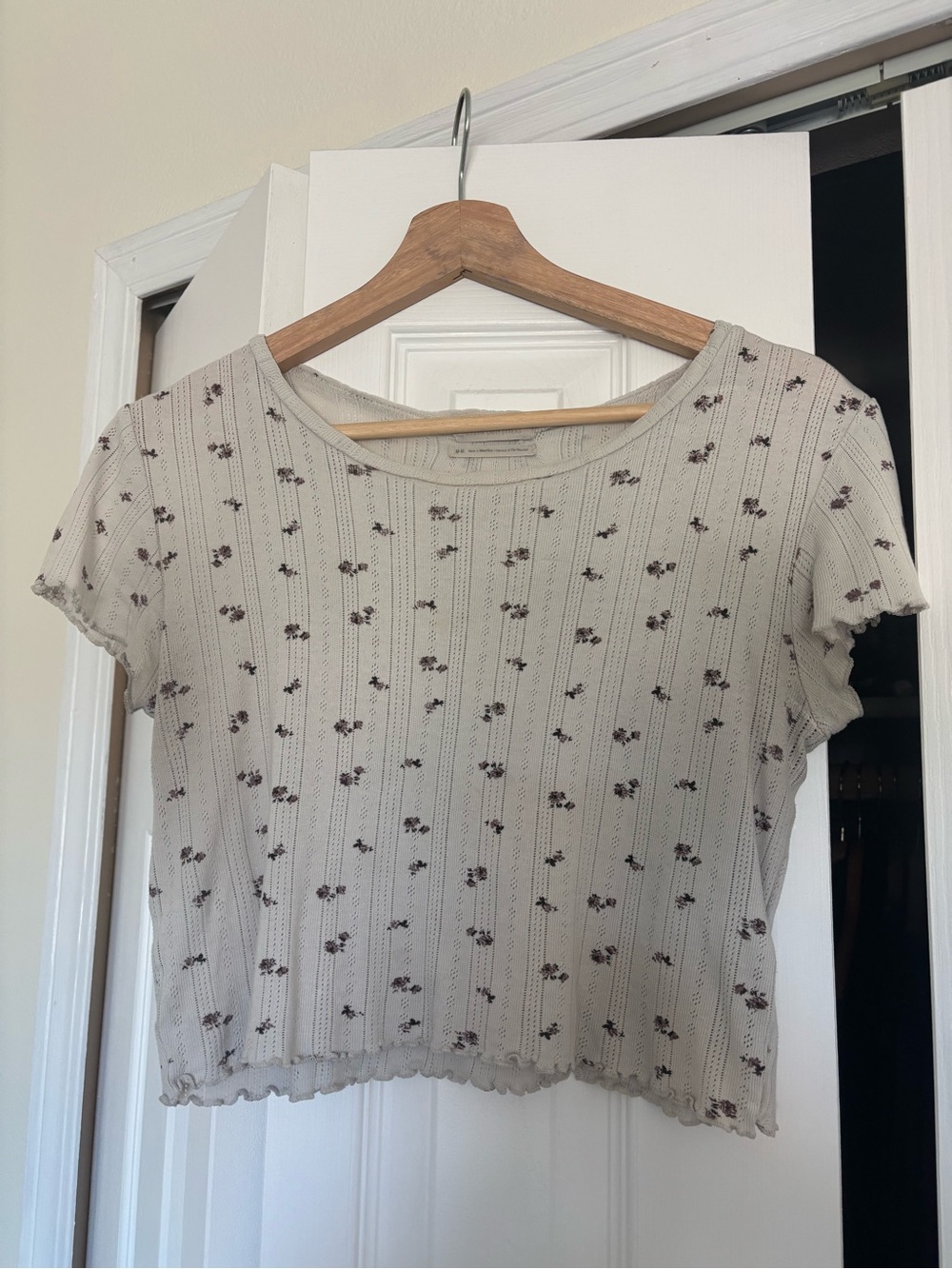 UO Cream Floral Ribbed Short Sleeve Top